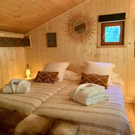 מלון Domaine De Chalveches 4* 4*