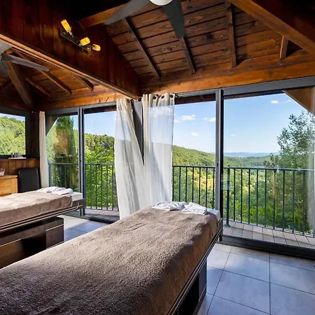 Domaine De Chalvêches 4*