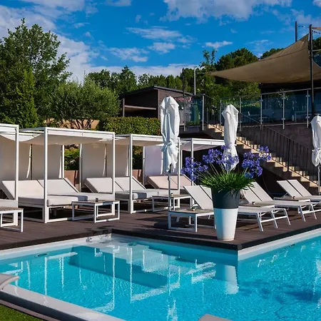 Hotel Domaine De Chalvêches 4* 4*