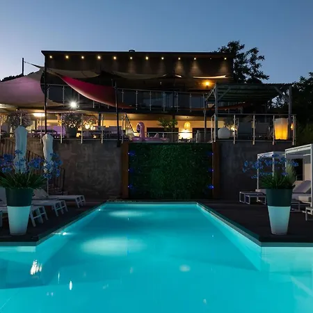 Hotel Domaine De Chalvêches 4*