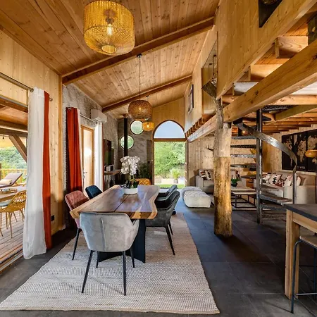 Domaine De Chalvêches 4*