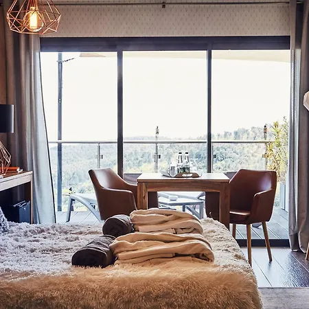 Domaine De Chalvêches 4*