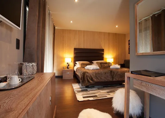 Domaine De Chalveches 4*