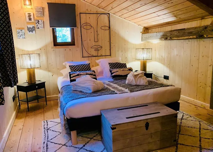 Domaine De Chalveches 4*