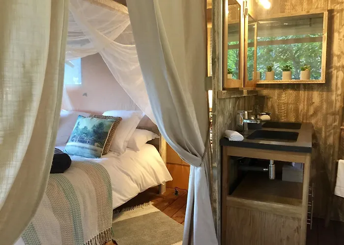 فندق Domaine De Chalveches 4* 4*