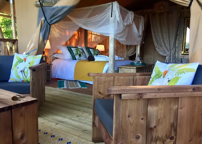 فندق Domaine De Chalveches 4*