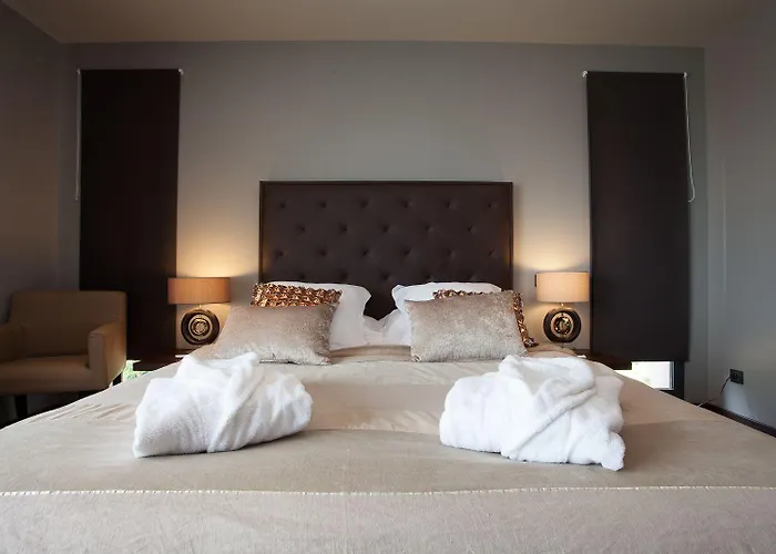 فندق Domaine De Chalveches 4* 4*