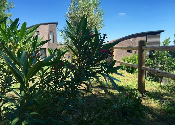 فندق Domaine De Chalveches 4* Faugeres (Ardeche)