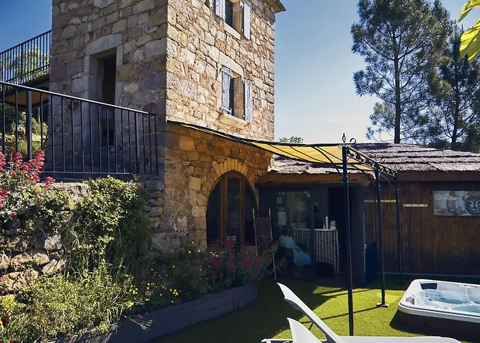 Domaine De Chalveches 4* فندق