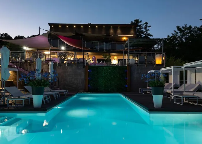فندق Domaine De Chalveches 4*