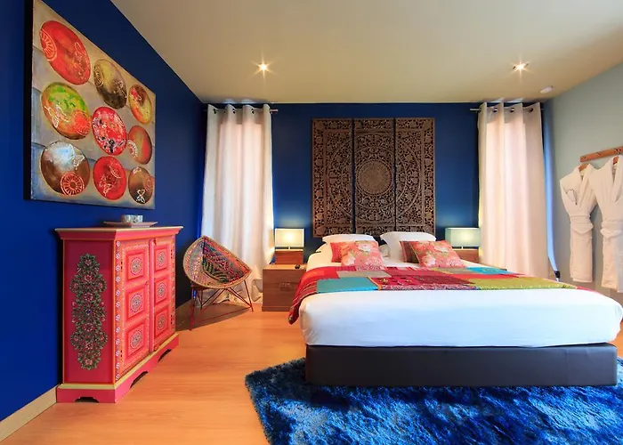 Domaine De Chalveches 4* فندق