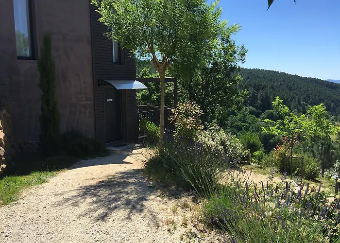 Domaine De Chalveches 4*