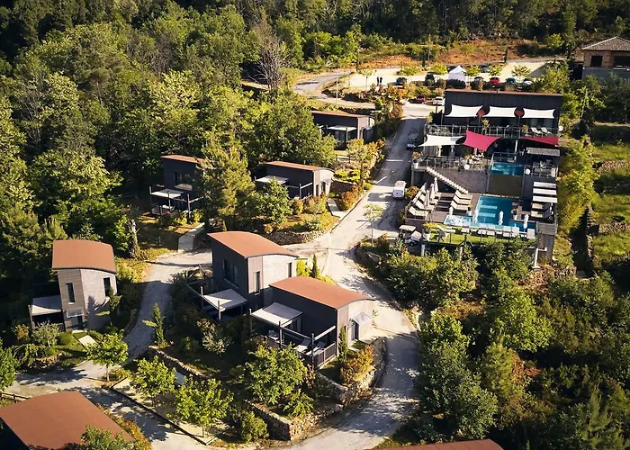 فندق Domaine De Chalveches 4* Faugeres (Ardeche)