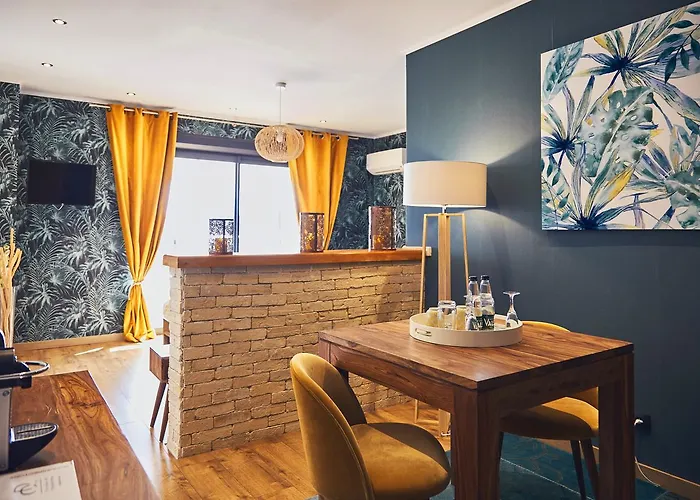 فندق Domaine De Chalveches 4* 4*