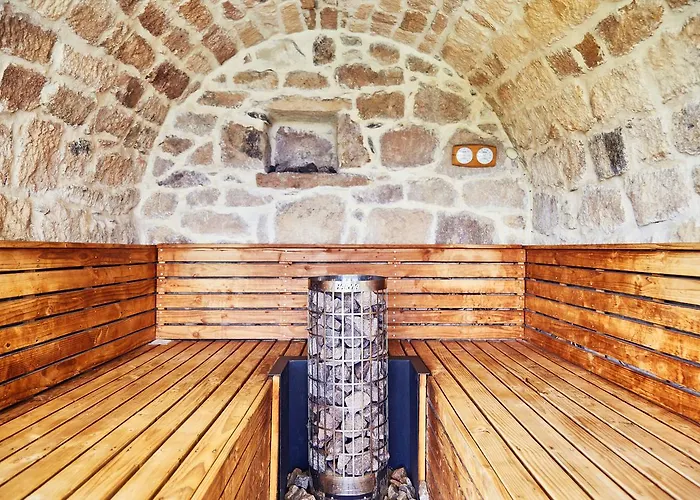 فندق Domaine De Chalveches 4*