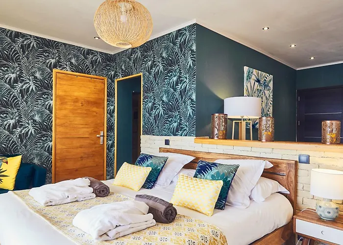 Domaine De Chalveches 4* فندق 4*