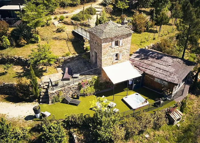 Domaine De Chalveches 4*
